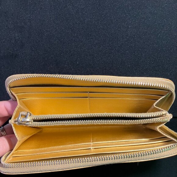 LOW START Rare Gold Prada Wallet - Picture 4 of 9